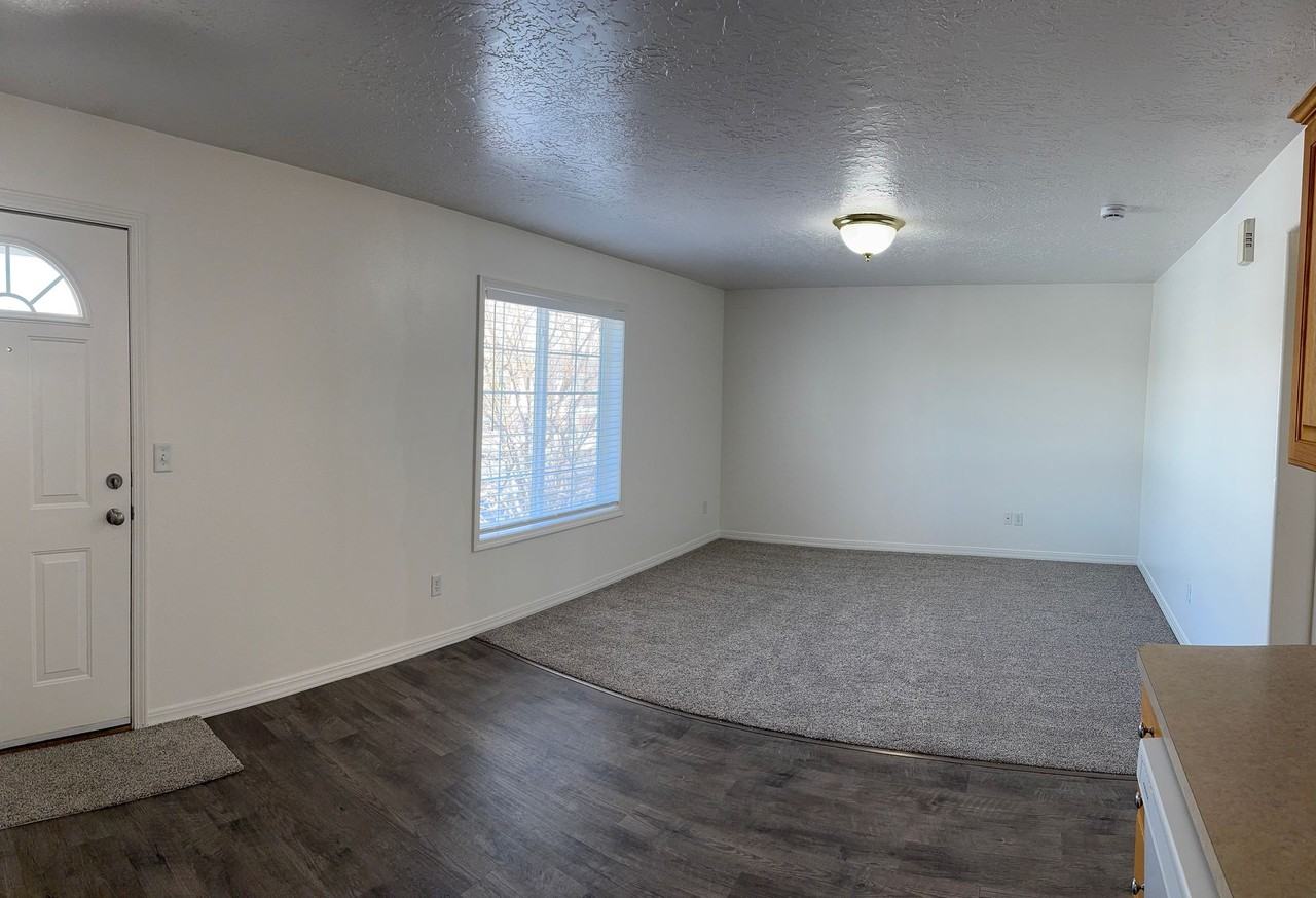 Hyde Park Apartments - Photo 2 of 8