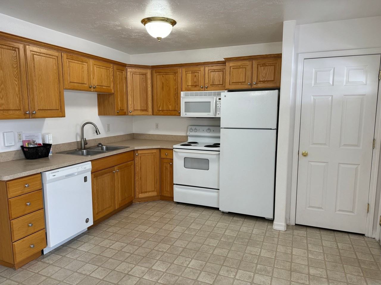 Hyde Park Apartments - Photo 3 of 8