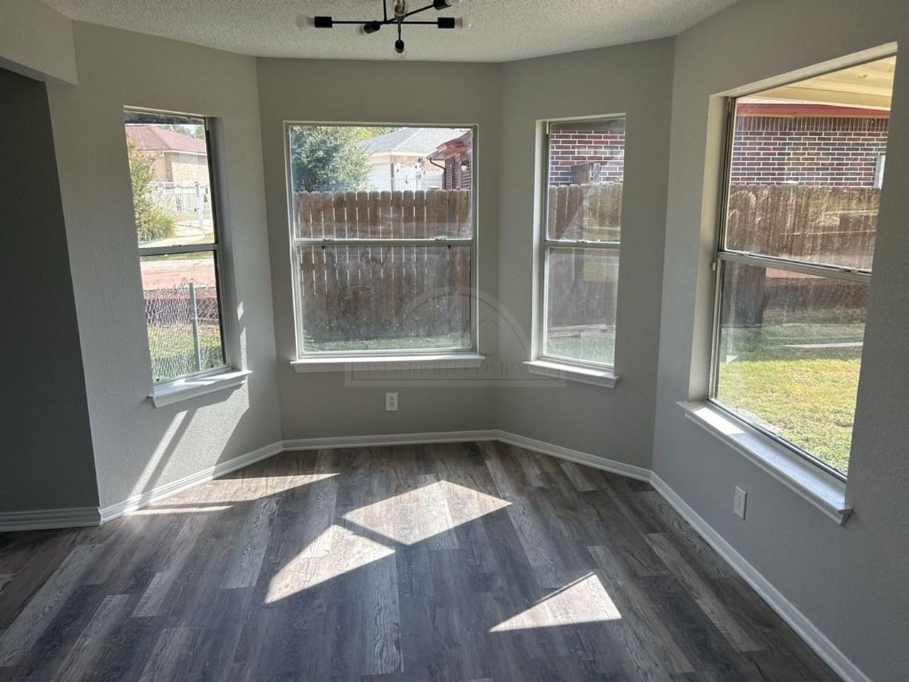 2802 Delta Cir - Photo 7 of 26