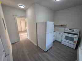 featured image of 415 W Walnut St