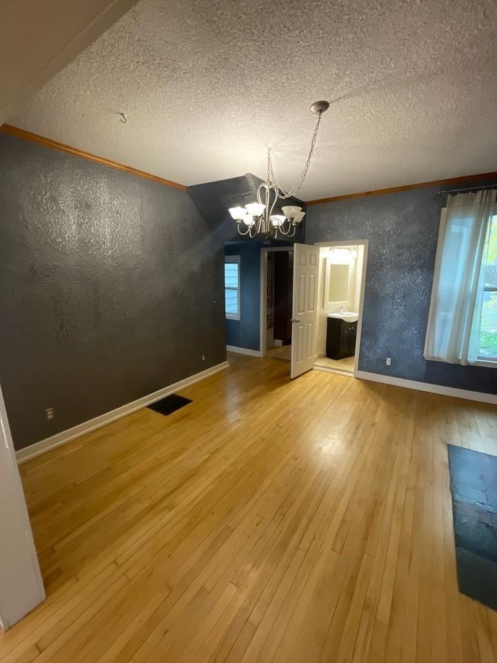 323 N 8th Ave W - Photo 7 of 26