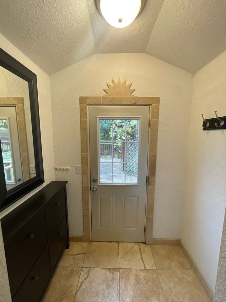 323 North 8th Avenue West