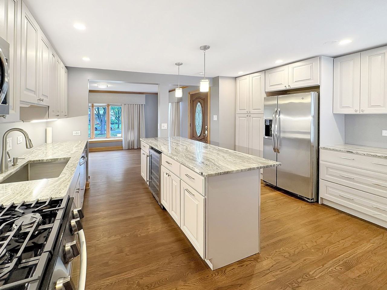 126 N Ashland Ave - Photo 2 of 28