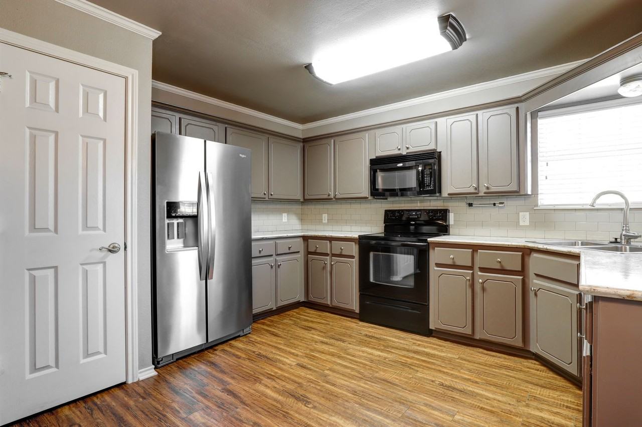 3001 Brittney Ln - Photo 2 of 12