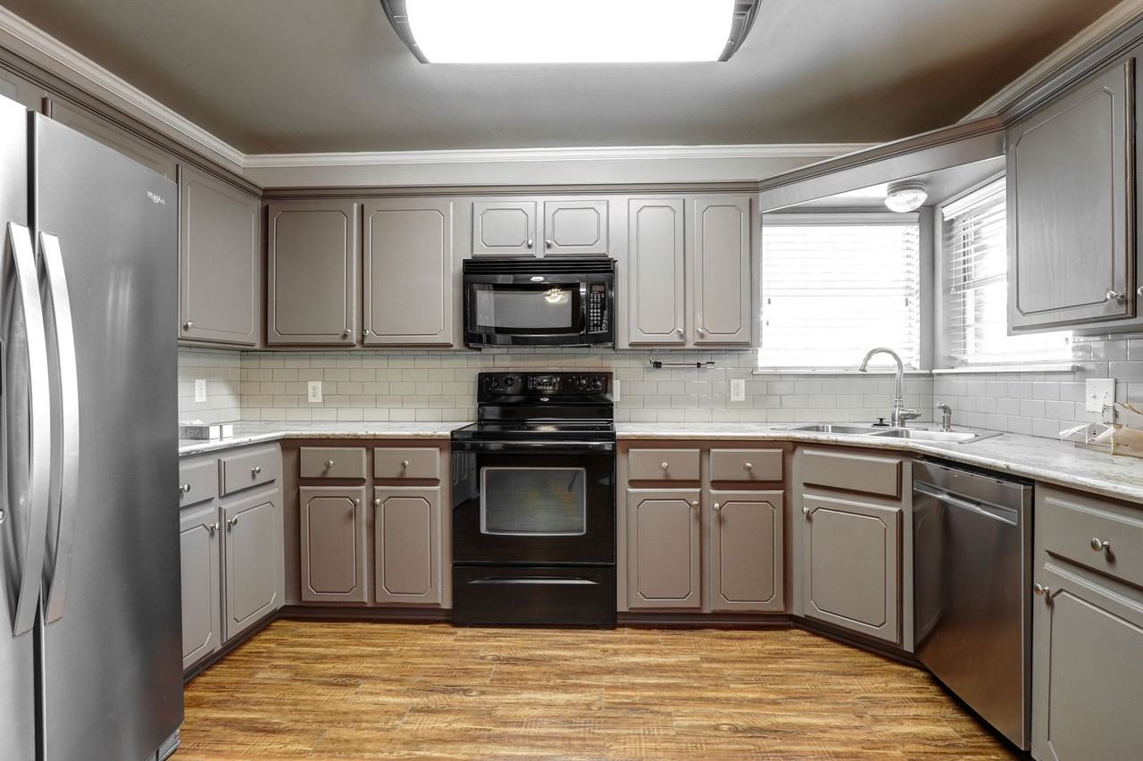 3001 Brittney Ln - Photo 3 of 12