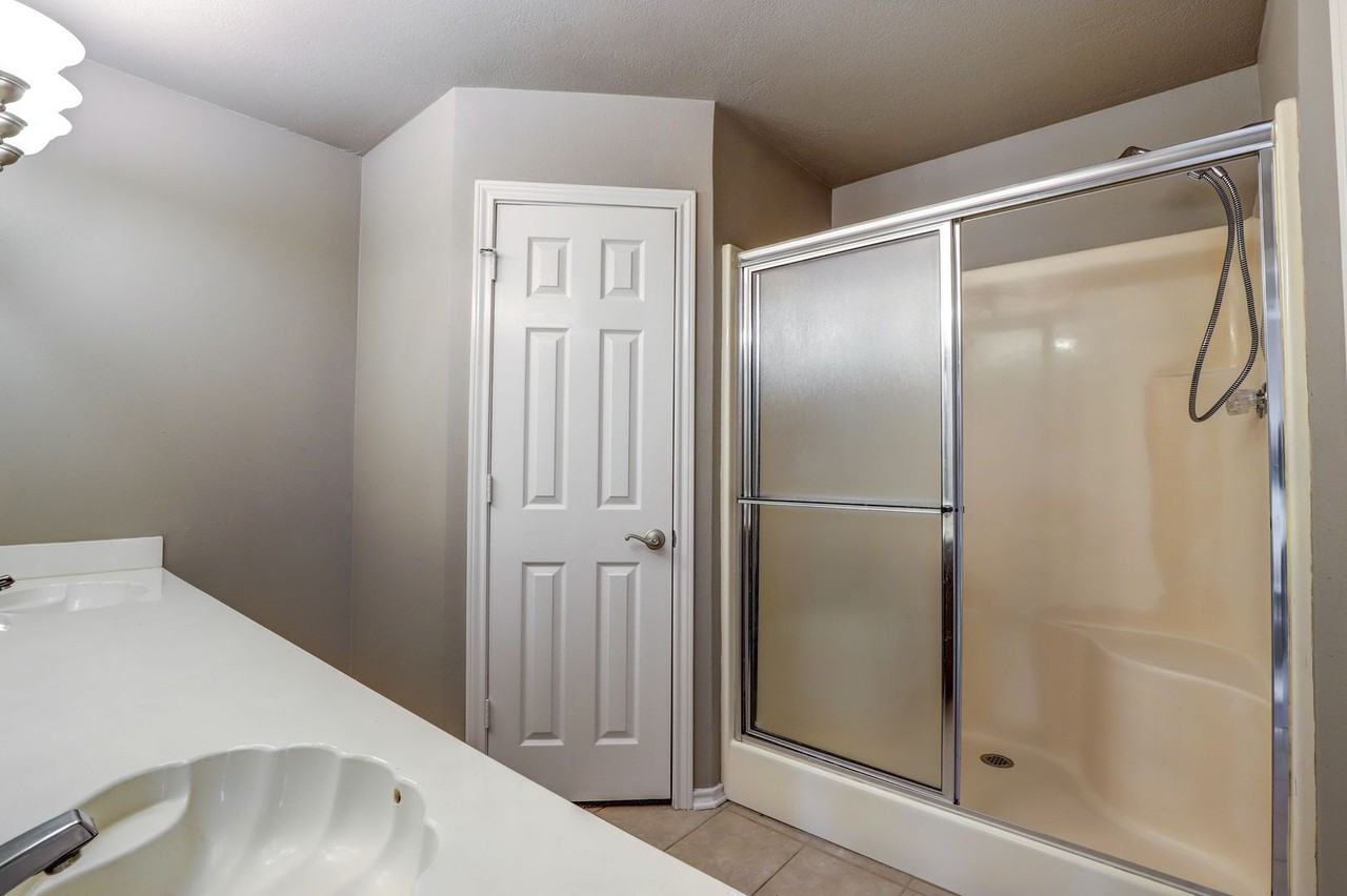 3001 Brittney Ln - Photo 6 of 12