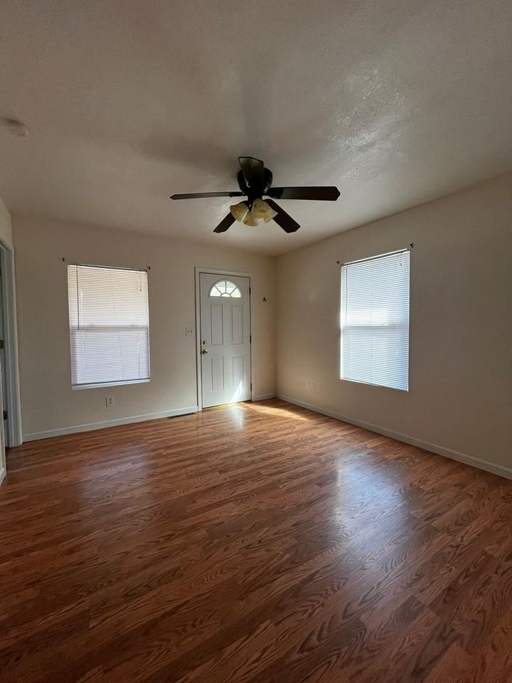 819 W Park Ave - Photo 4 of 4