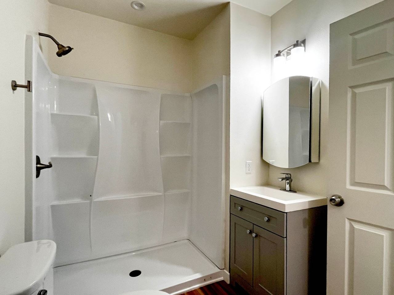 584 Cypress Avenue - Photo 5 of 8