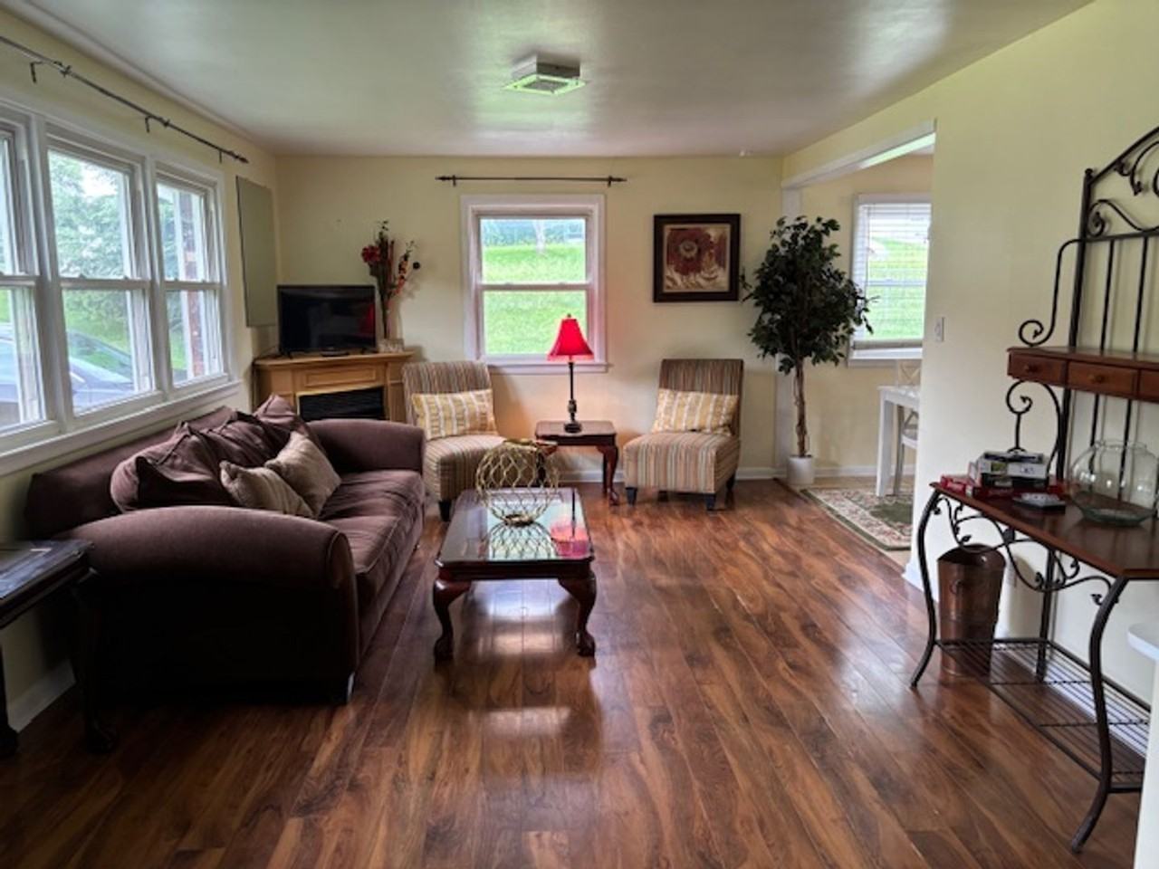 3808 Oakwood Ln - Photo 3 of 21