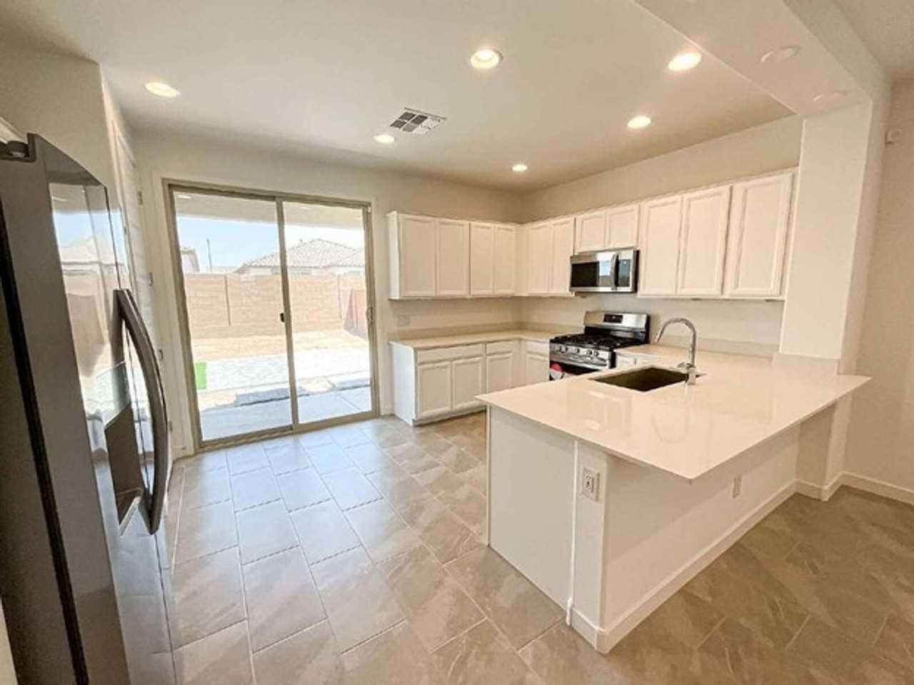 4439 N 94th Dr - Photo 5 of 10