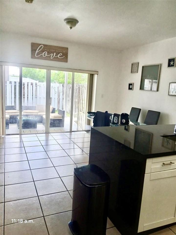 10984 Sw 182nd Ln - Photo 2 of 11