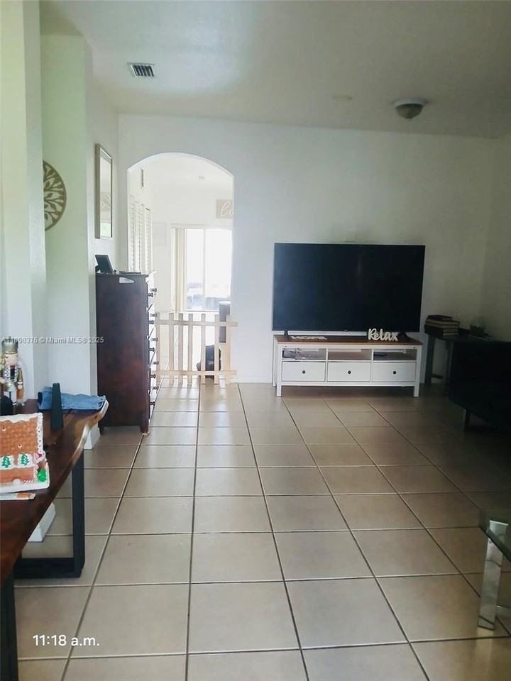 10984 Sw 182nd Ln - Photo 3 of 11