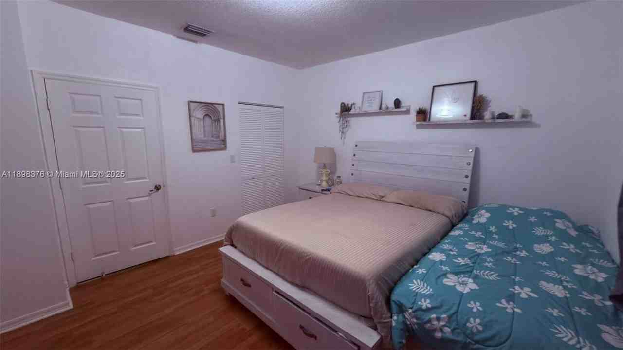 10984 Sw 182nd Ln - Photo 5 of 11