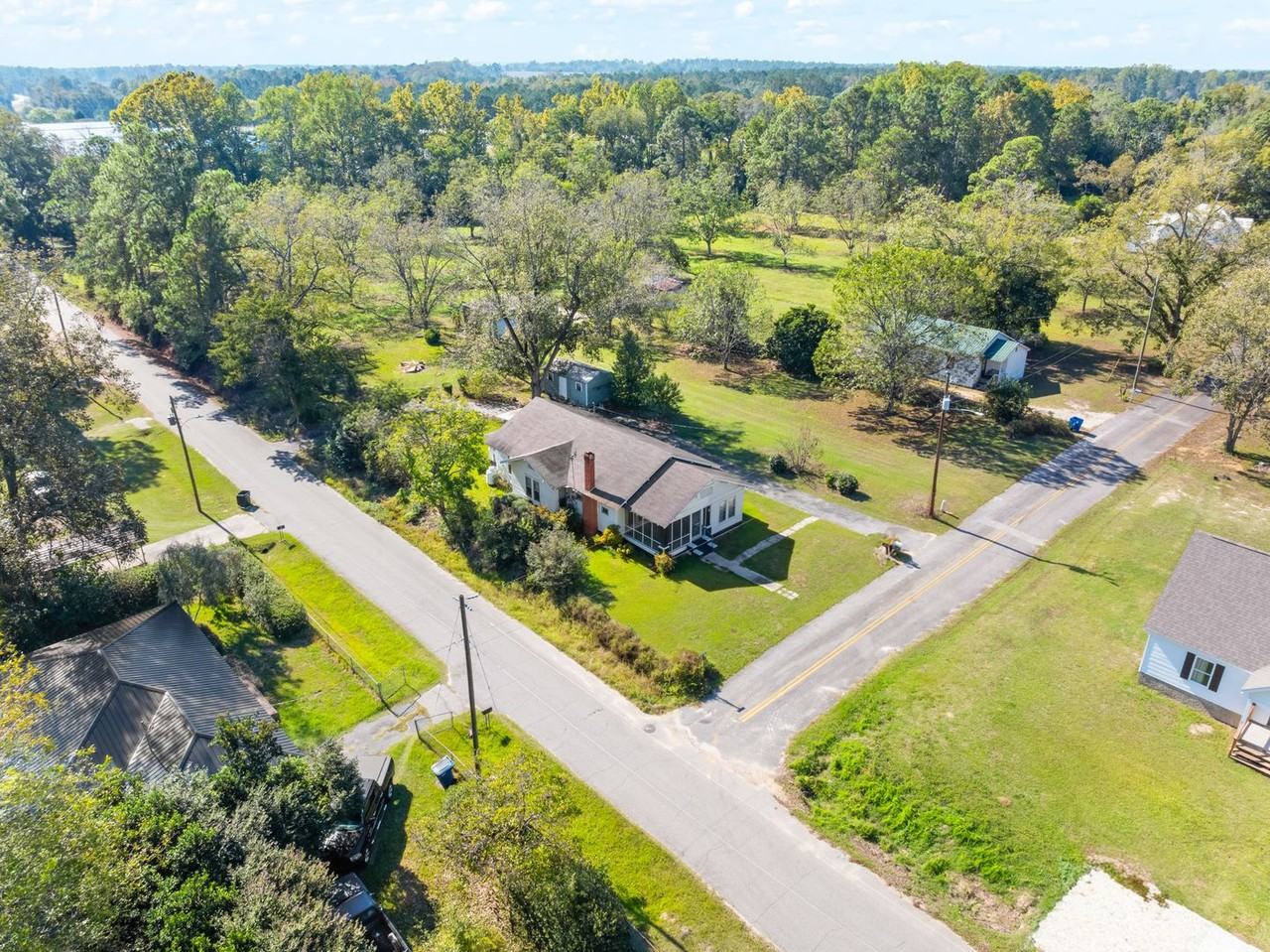 2 Finch St - Photo 5 of 26