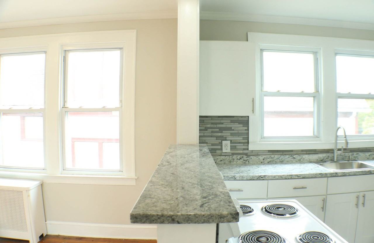 312 Huntington St - Photo 4 of 11