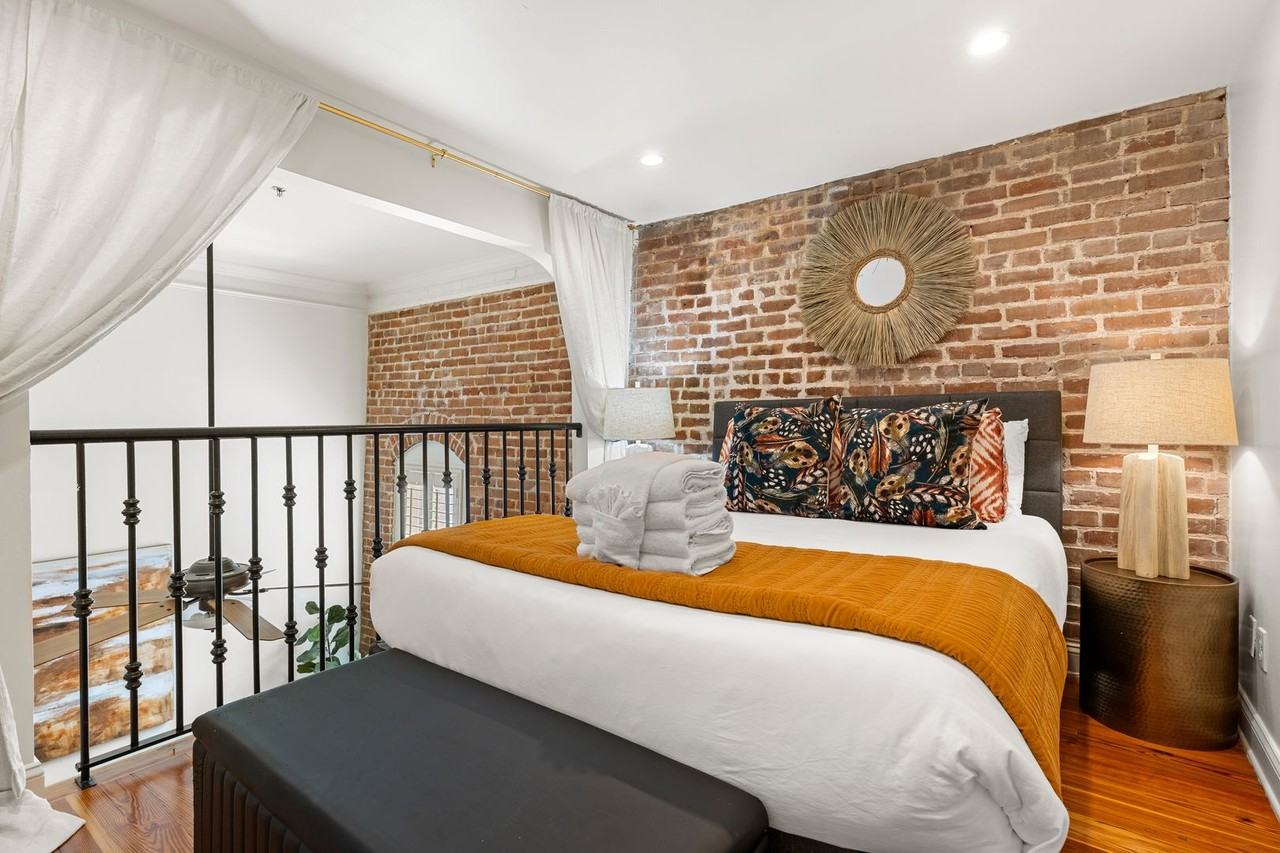 377 King St - Photo 2 of 27