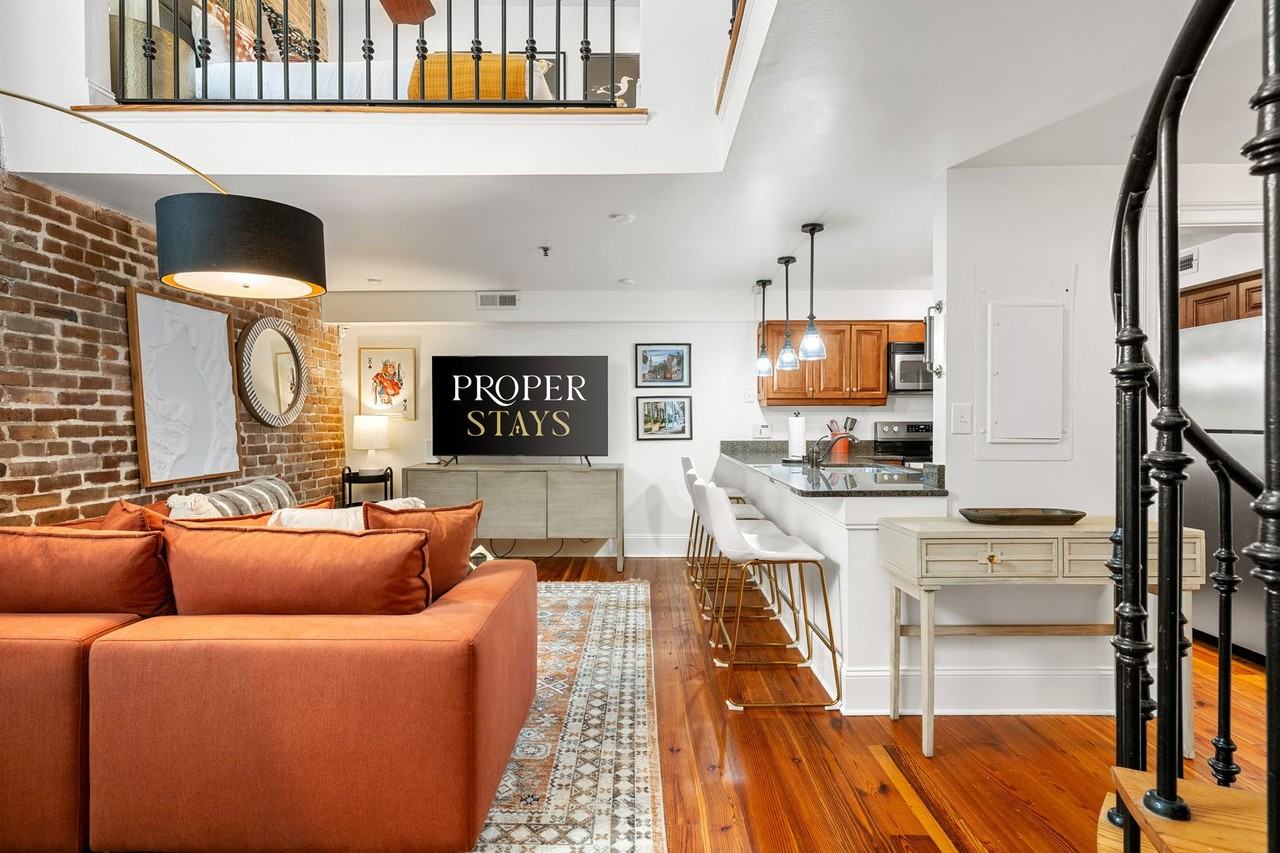 377 King St - Photo 3 of 27