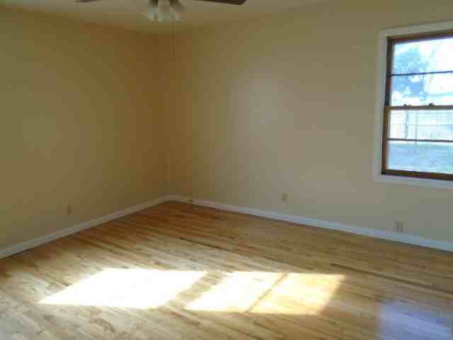 1542 Sewell St - Photo 2 of 10