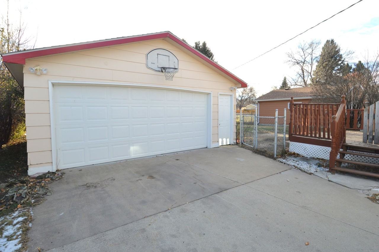 1911 21st Avenue South - Photo 2 of 35