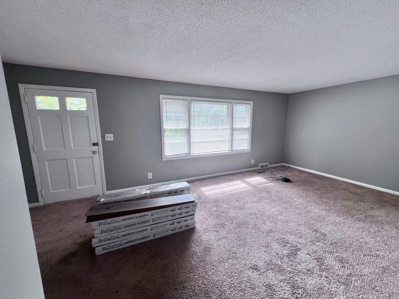 4753 Eastwin Dr - Photo 3 of 8