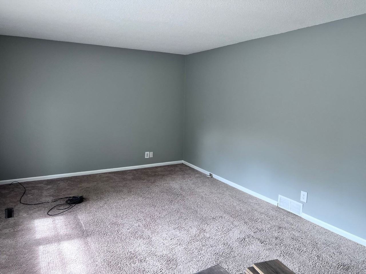 4753 Eastwin Dr - Photo 4 of 8