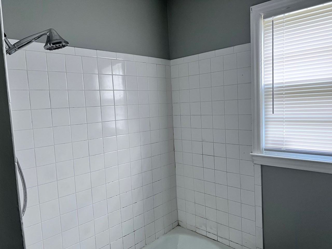 4753 Eastwin Dr - Photo 5 of 8