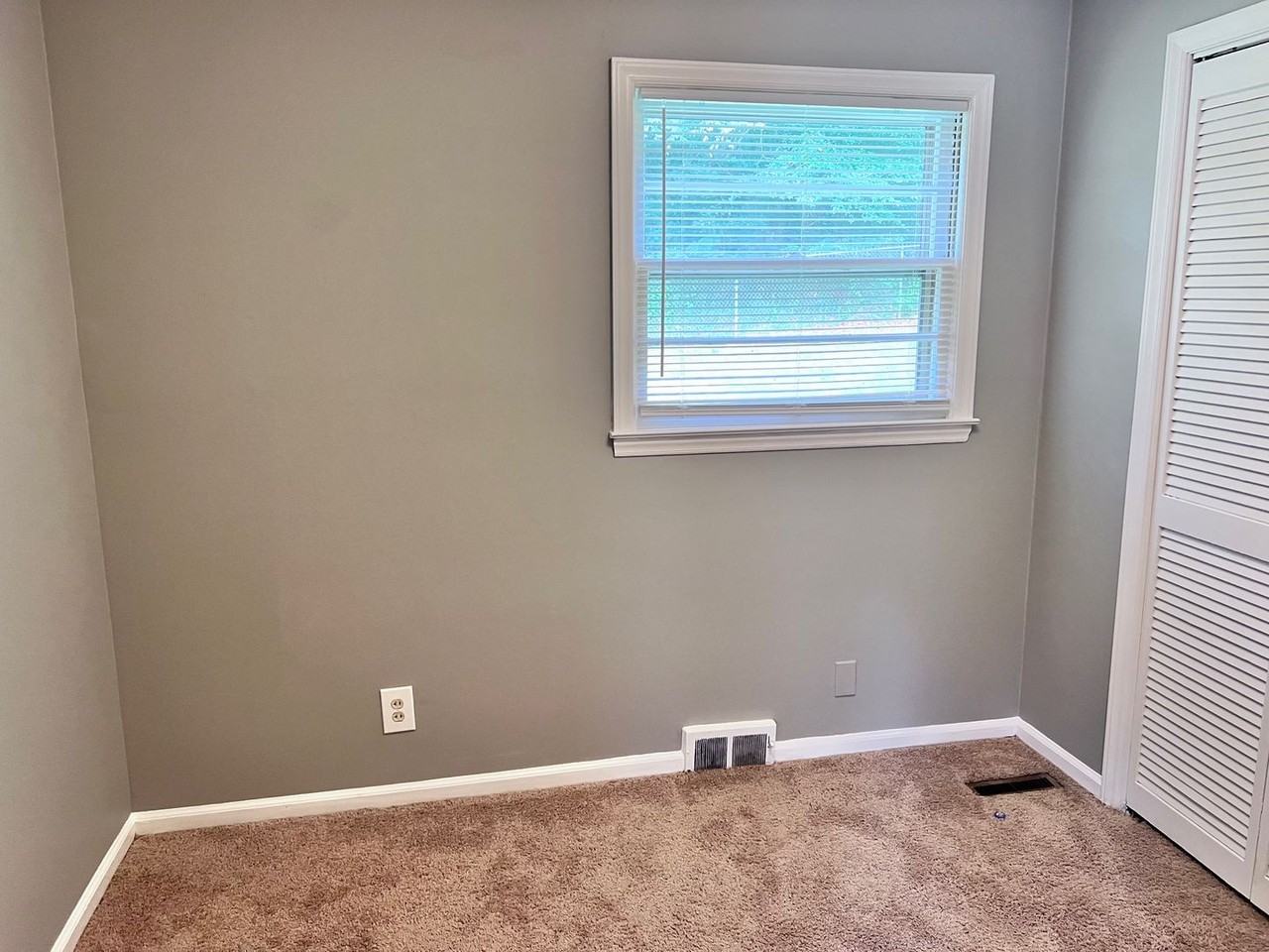 4753 Eastwin Dr - Photo 7 of 8