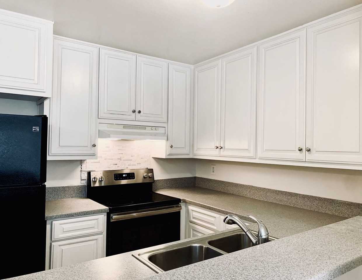 3549 Castle Glen Dr - Photo 2 of 4