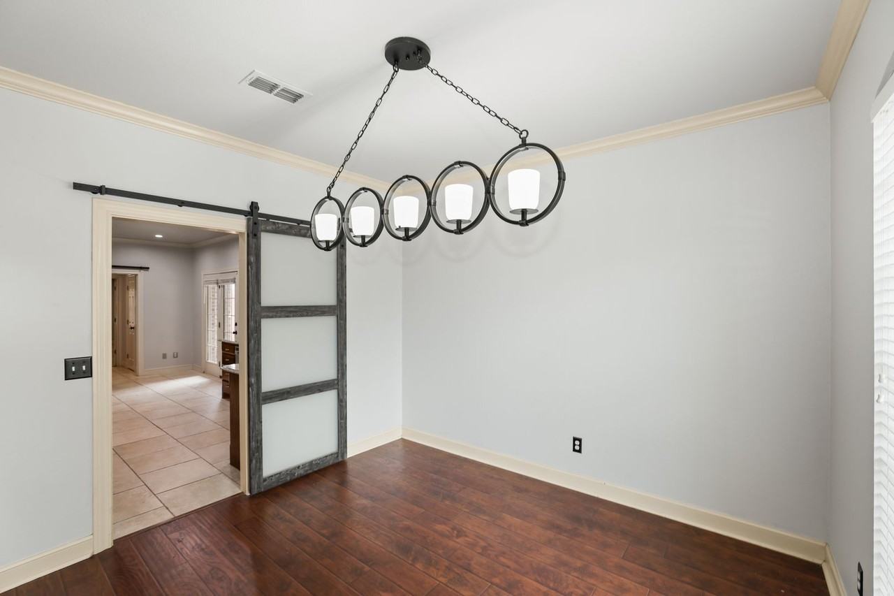 5827 Nicholas Cir - Photo 4 of 32