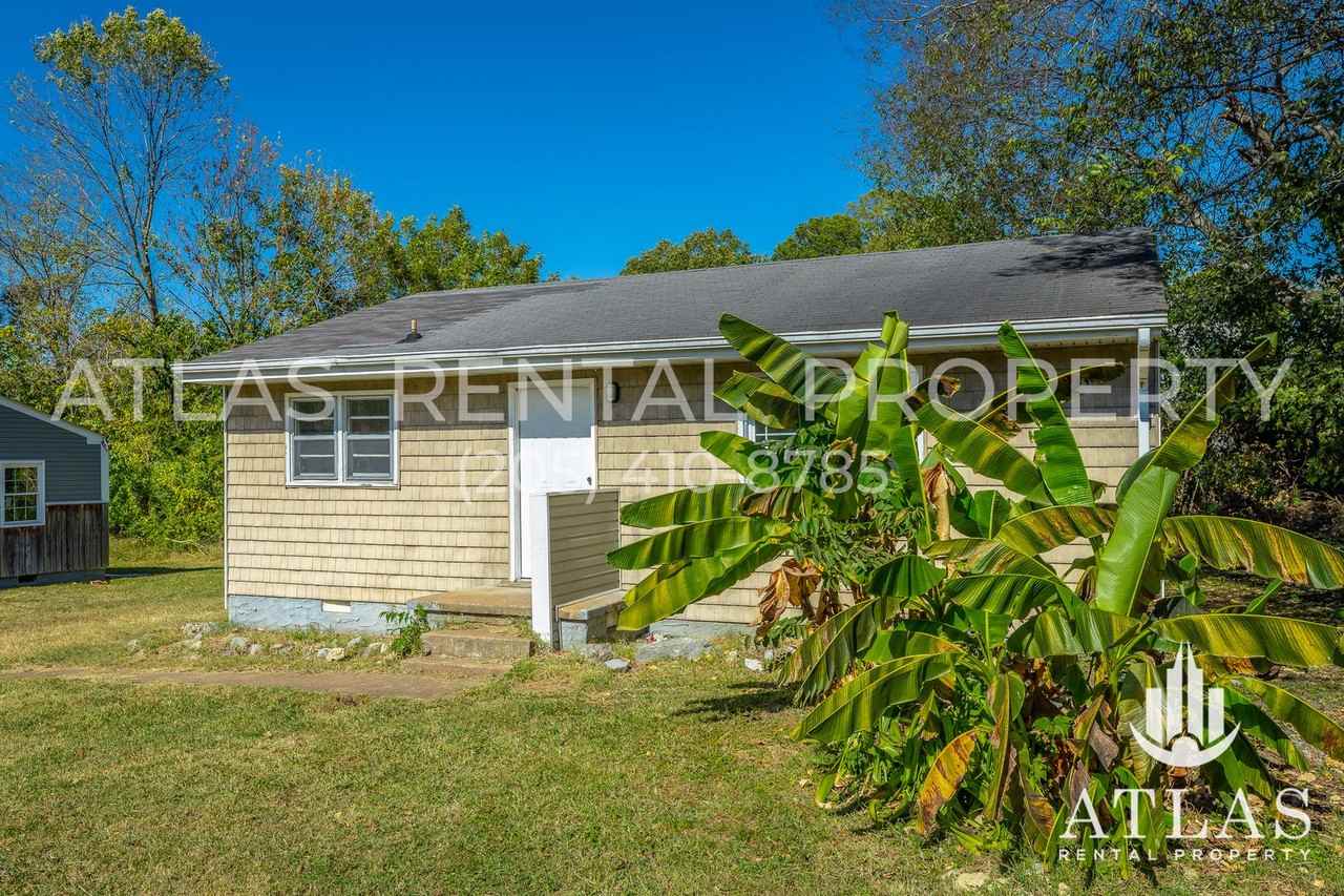 2907 E 40th St - Photo 2 of 11