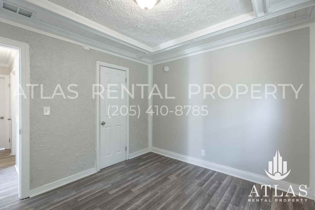 2907 E 40th St - Photo 6 of 11