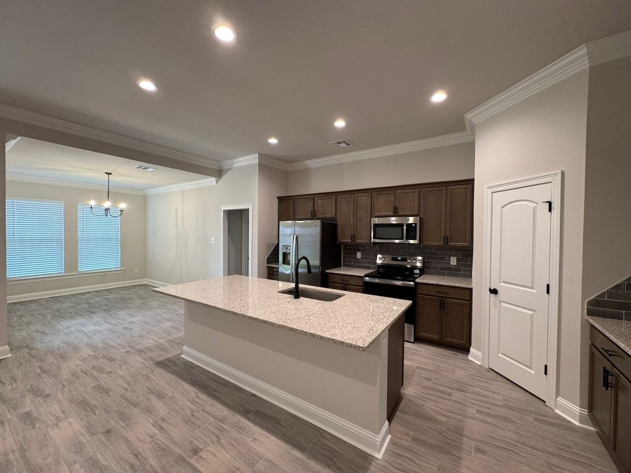 305 Hendry Drive - Photo 5 of 36