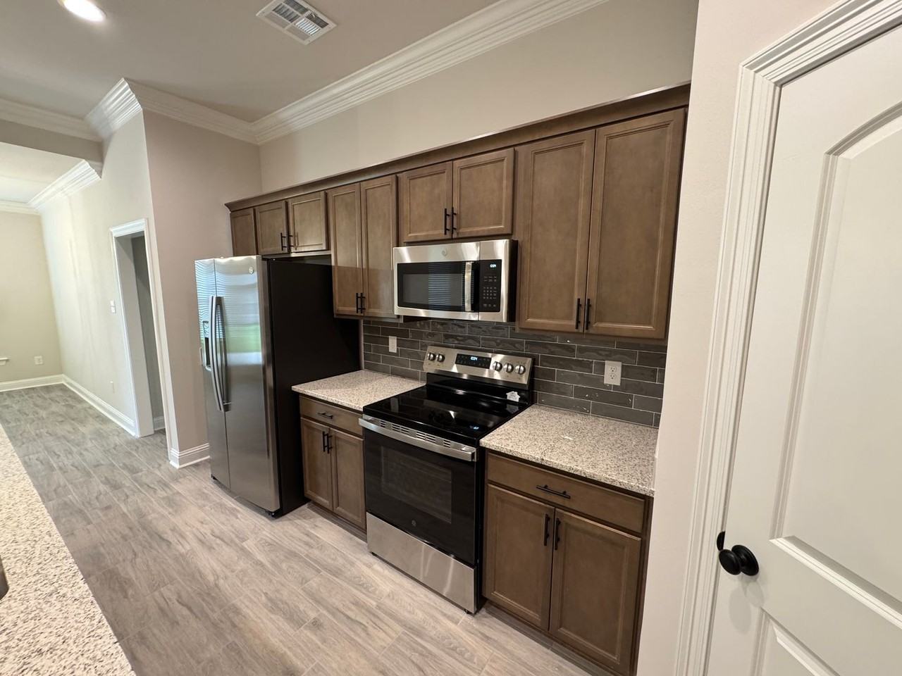 305 Hendry Drive - Photo 6 of 36