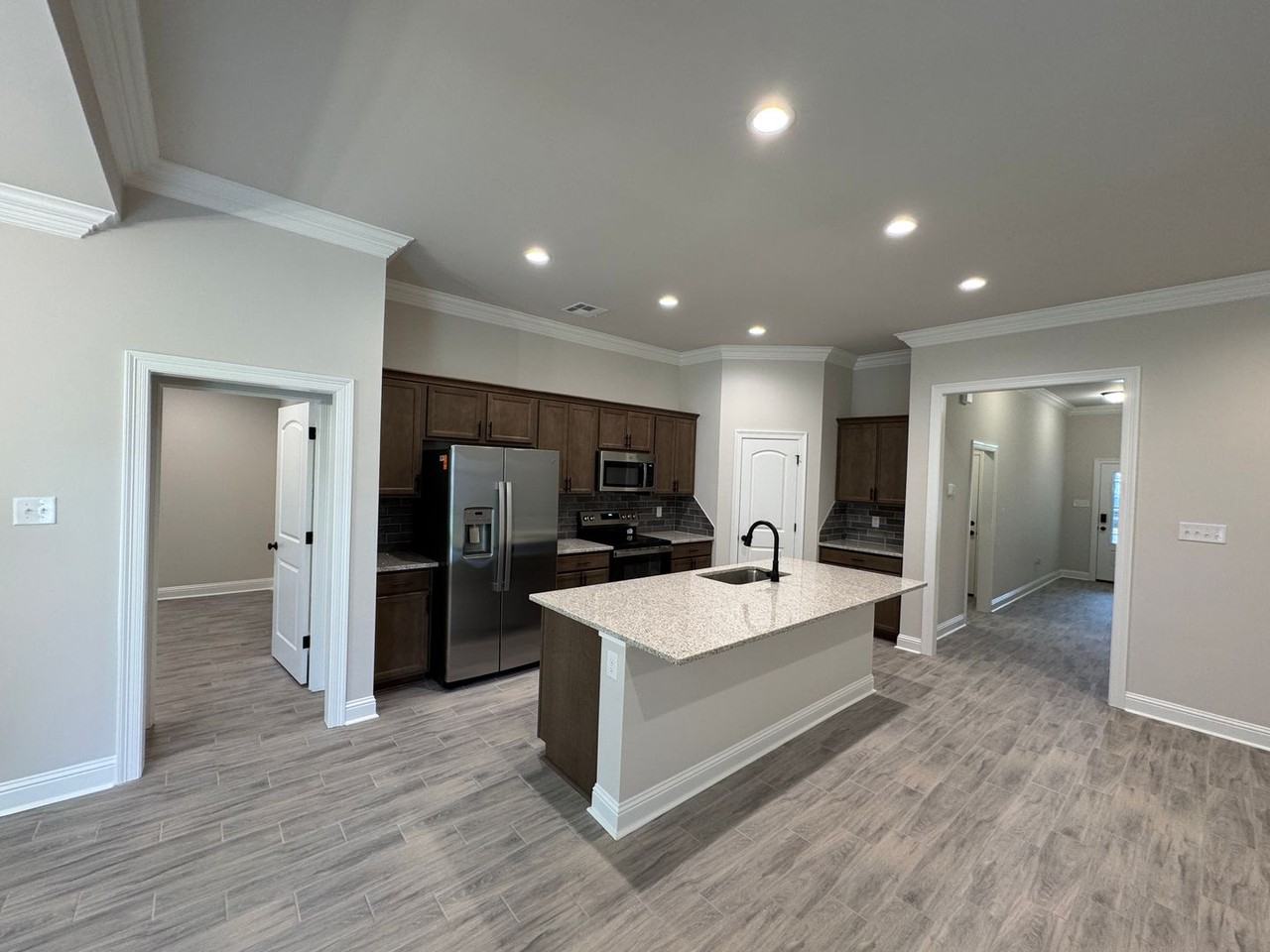 305 Hendry Drive - Photo 4 of 36