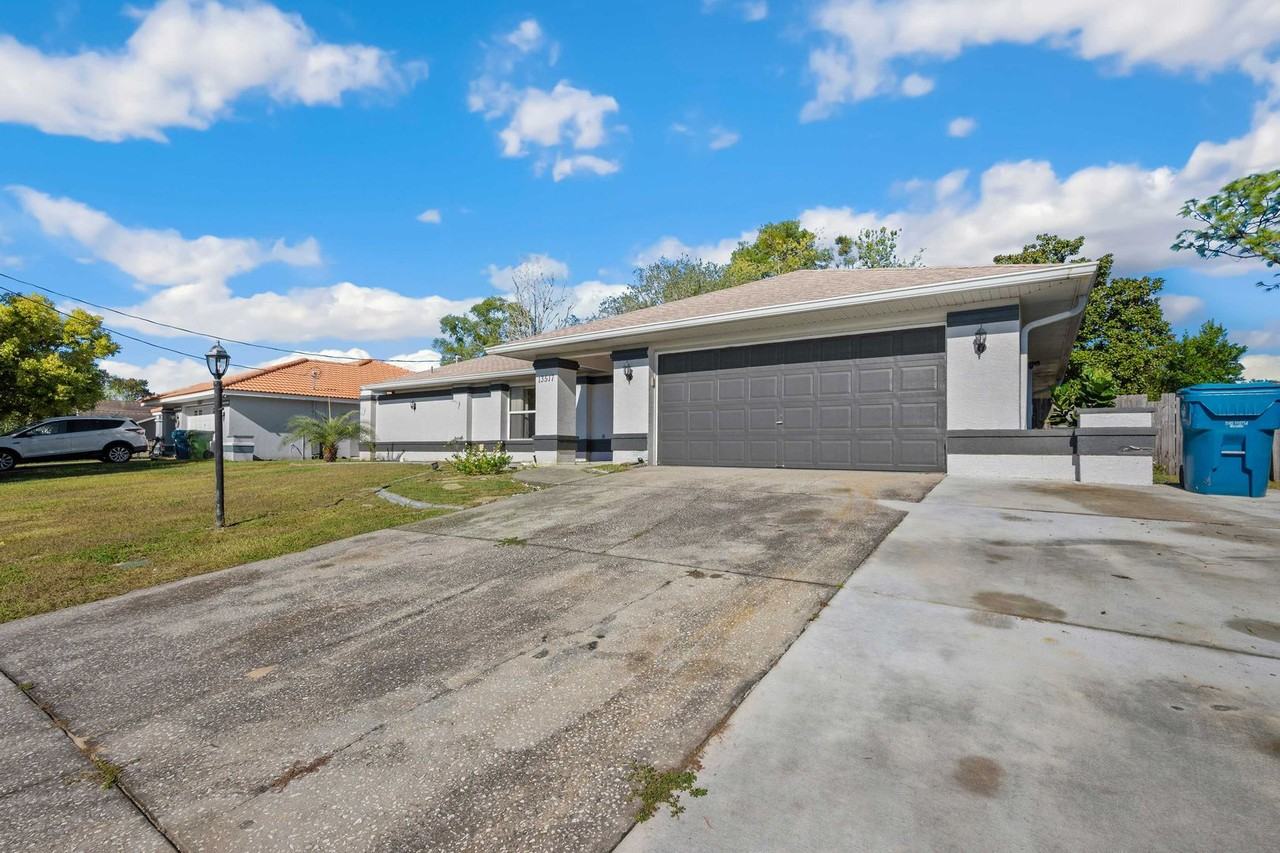 13517 Coronado Dr - Photo 3 of 33