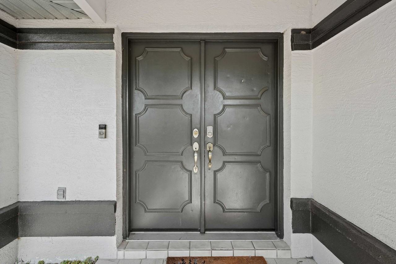 13517 Coronado Dr - Photo 4 of 33