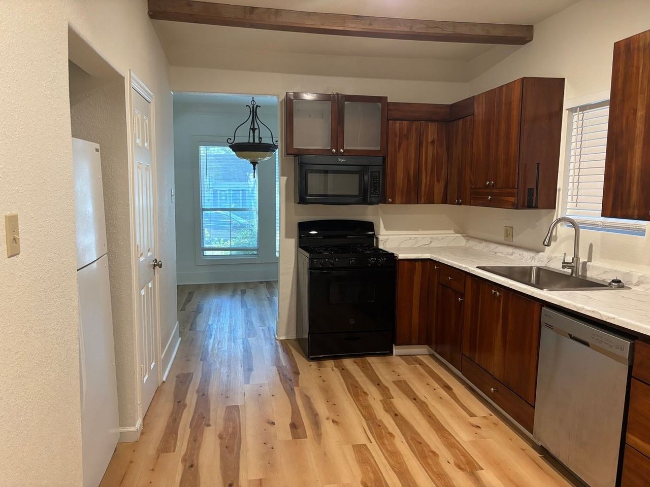 817 W Fischer St - Photo 3 of 10