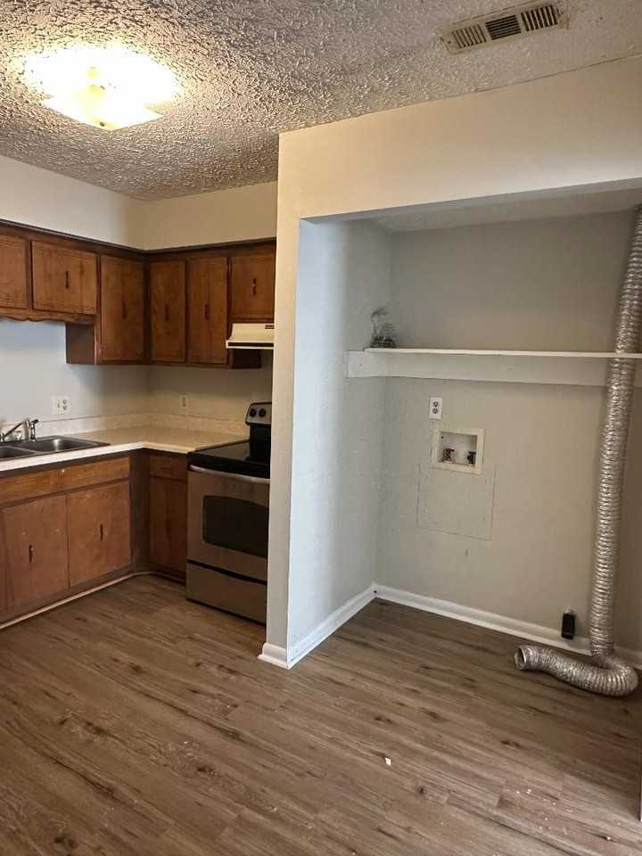 129 Grande Ave Apt 7 - Photo 3 of 9