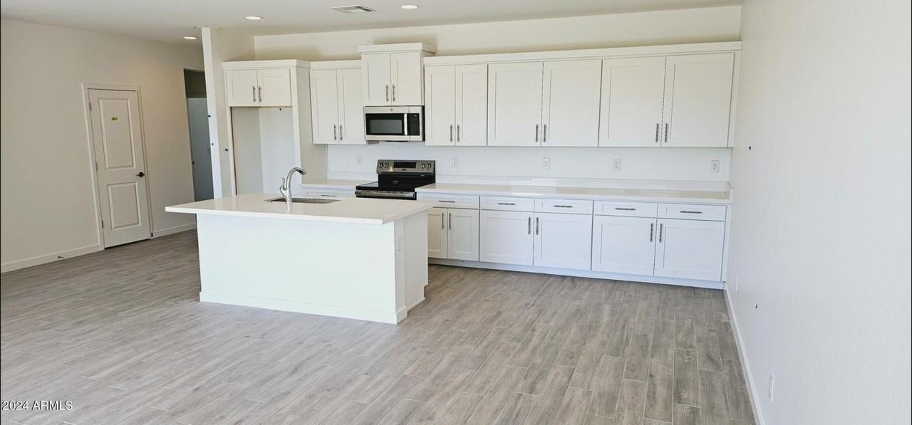 1779 S Pecos Dr - Photo 4 of 10