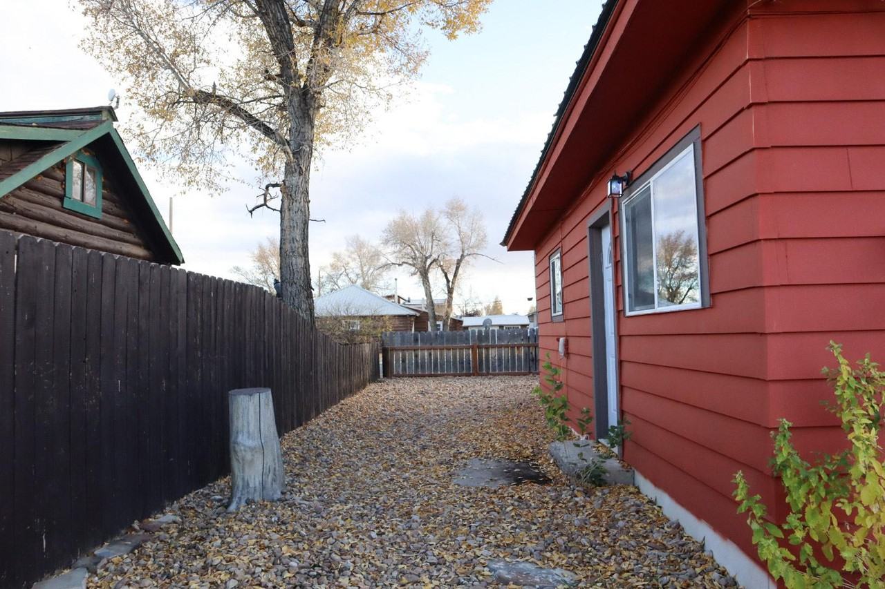 311 Smith Ave - Photo 3 of 6