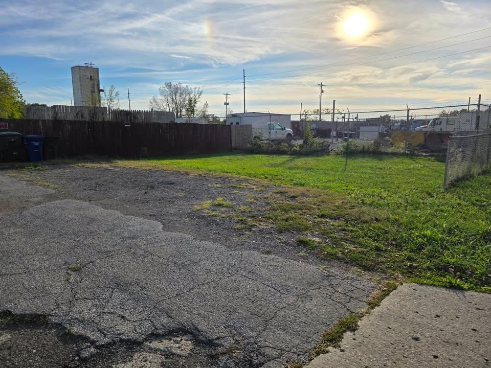 667 E Woodrow Ave - Photo 2 of 18