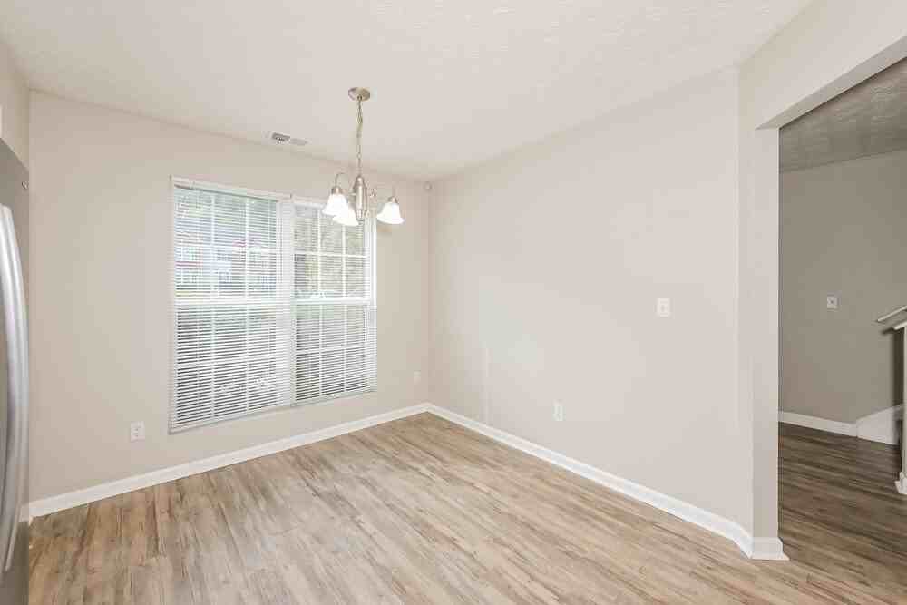 3915 Waldrop Ln - Photo 7 of 17