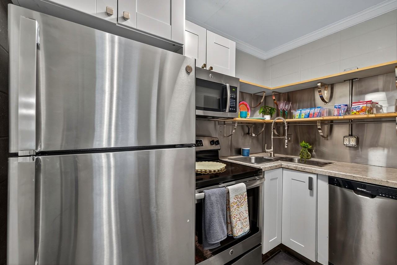 759 Apartments - Photo 3 of 8