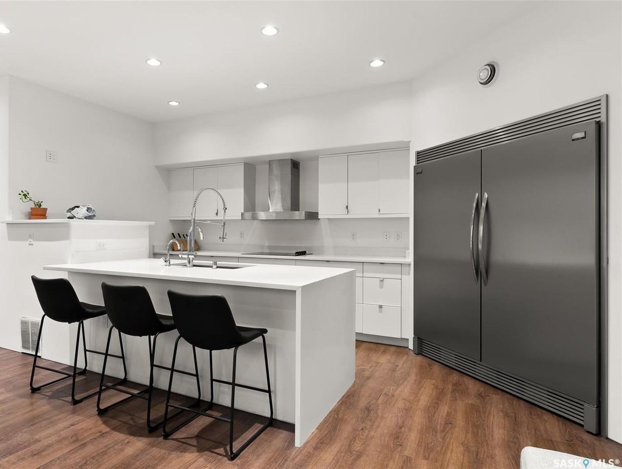 4400 Dewdney Avenue - Photo 3 of 18