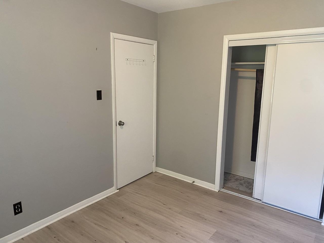 1889 Wavell St Uppr - Photo 3 of 6