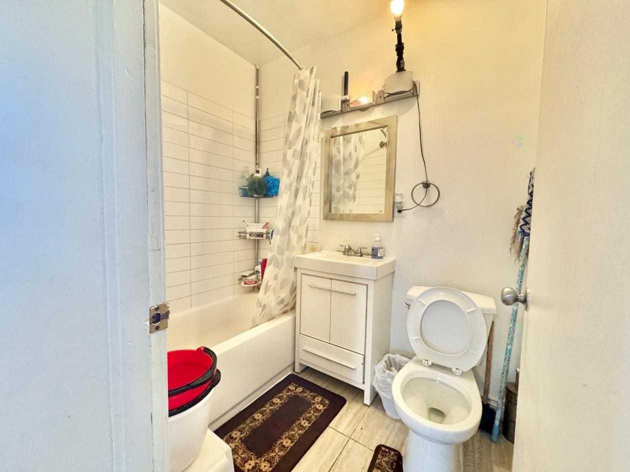 349 Boul Graham #16 - Photo 2 of 10