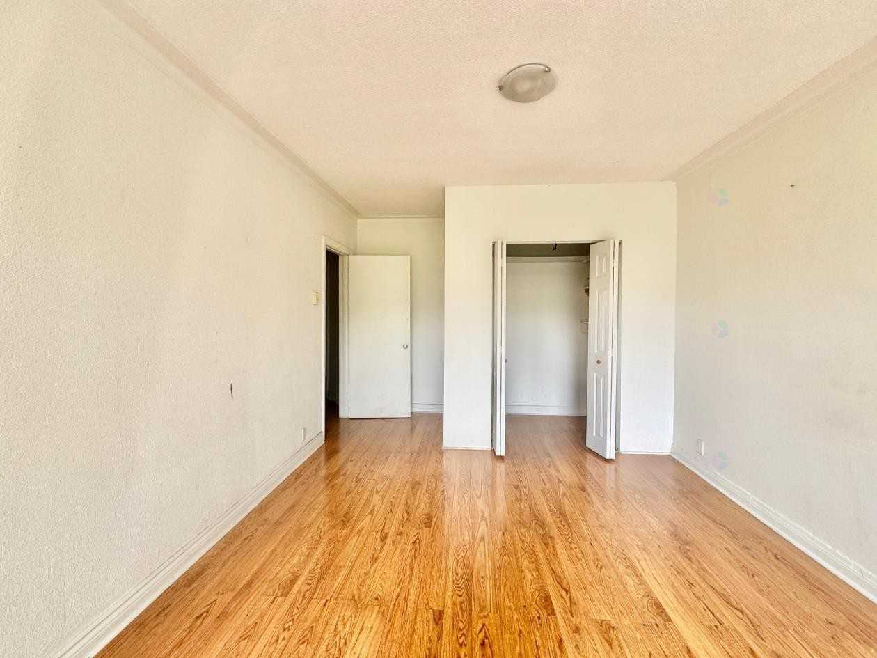 349 Boul Graham #16 - Photo 3 of 10