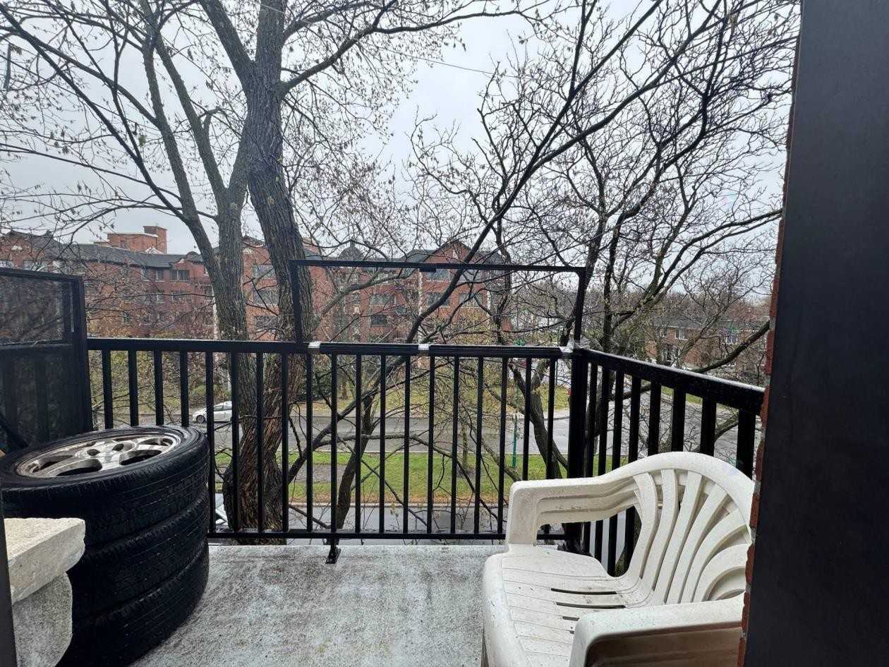 349 Boul Graham #15 - Photo 4 of 5