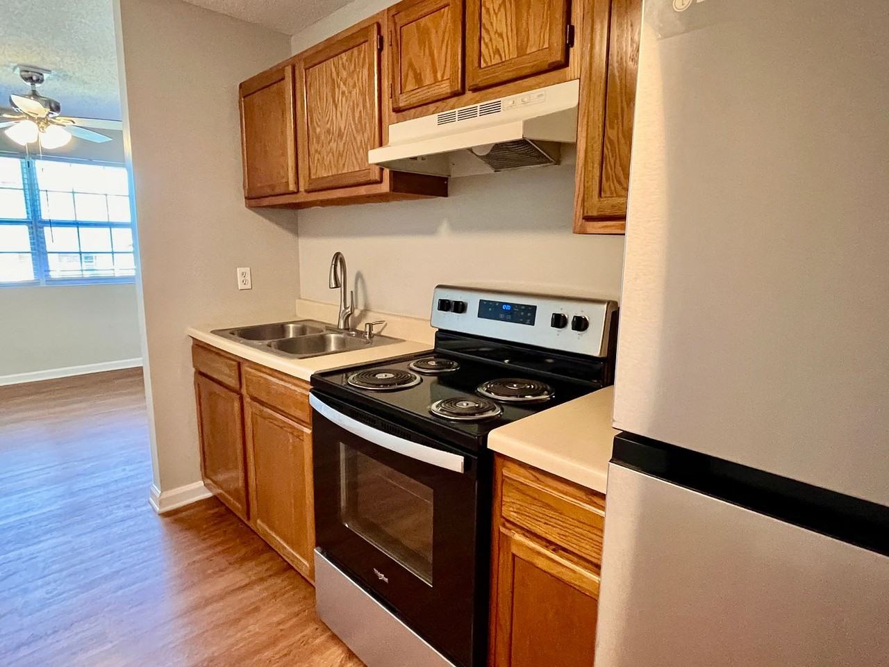 135 Lee Dr - Photo 2 of 13