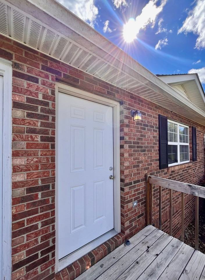 135 Lee Dr - Photo 4 of 13